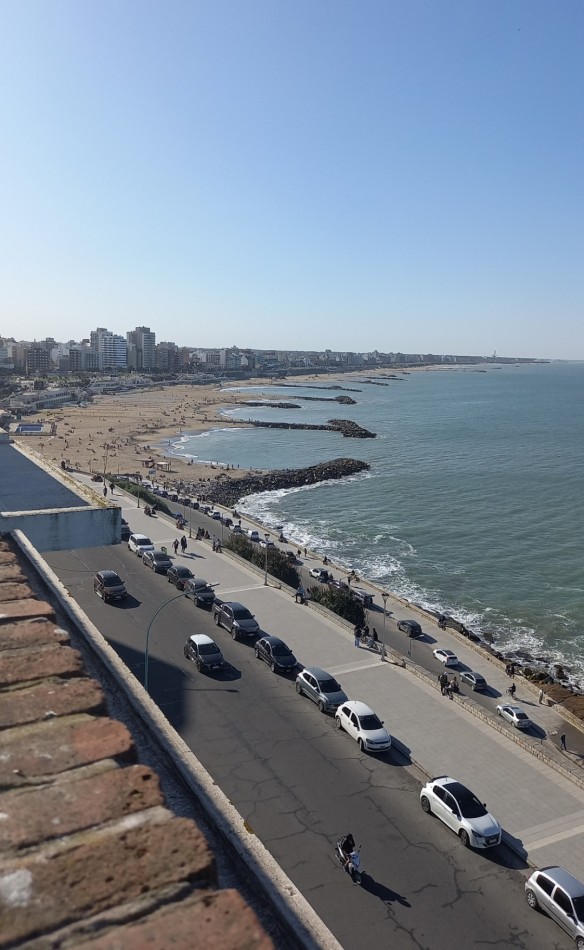 VENTA Departamento tres ambientes de categoria y diseño con vista al mar ,cochera quincho y pileta.