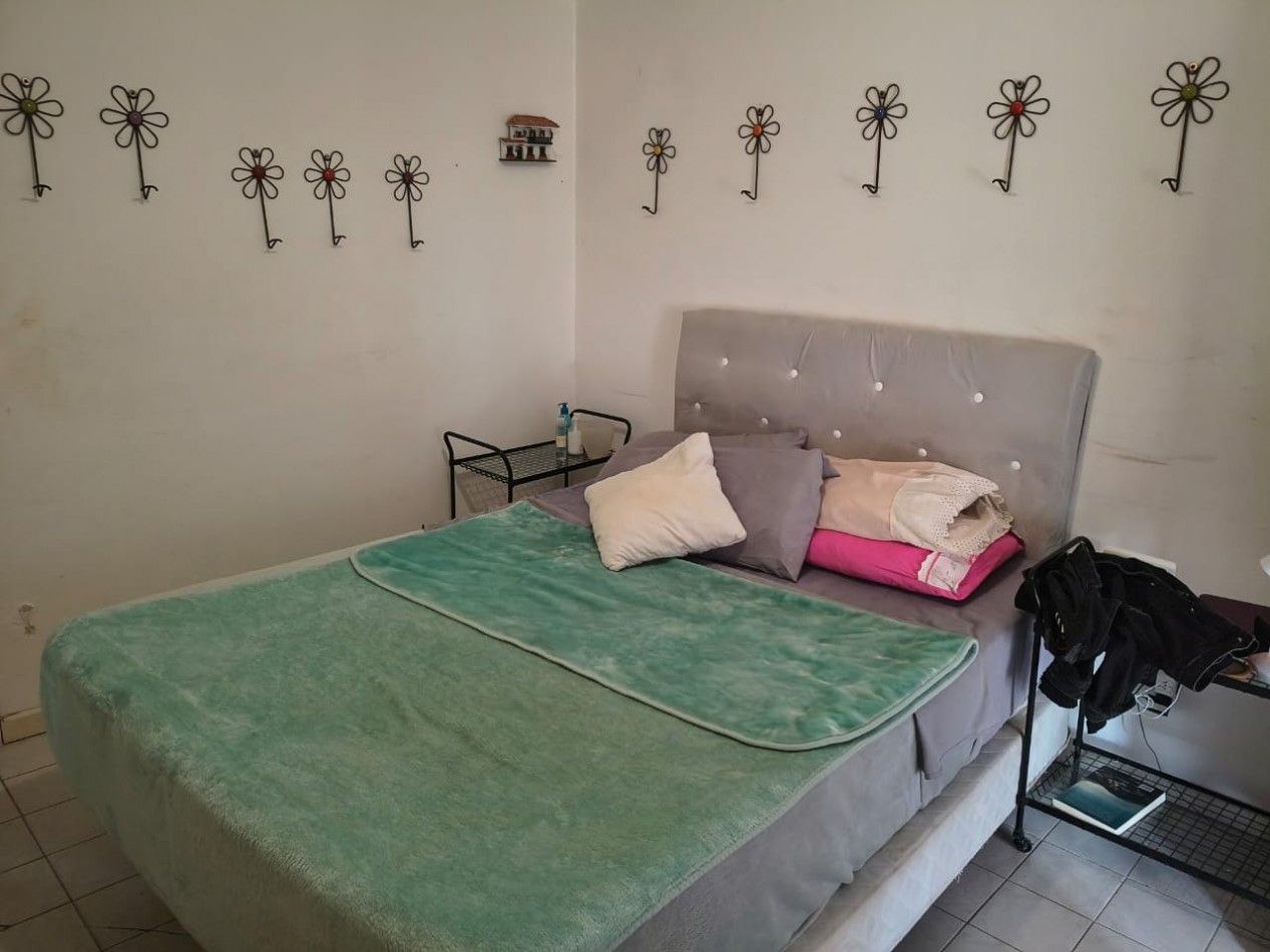 OPORTUNIDAD!!. CASA A LA VENTA 8 AMBIENTES . IDEAL PARA DESARROLLO DE INSTITUCIONES O VIVIENDA FAMILIAR..