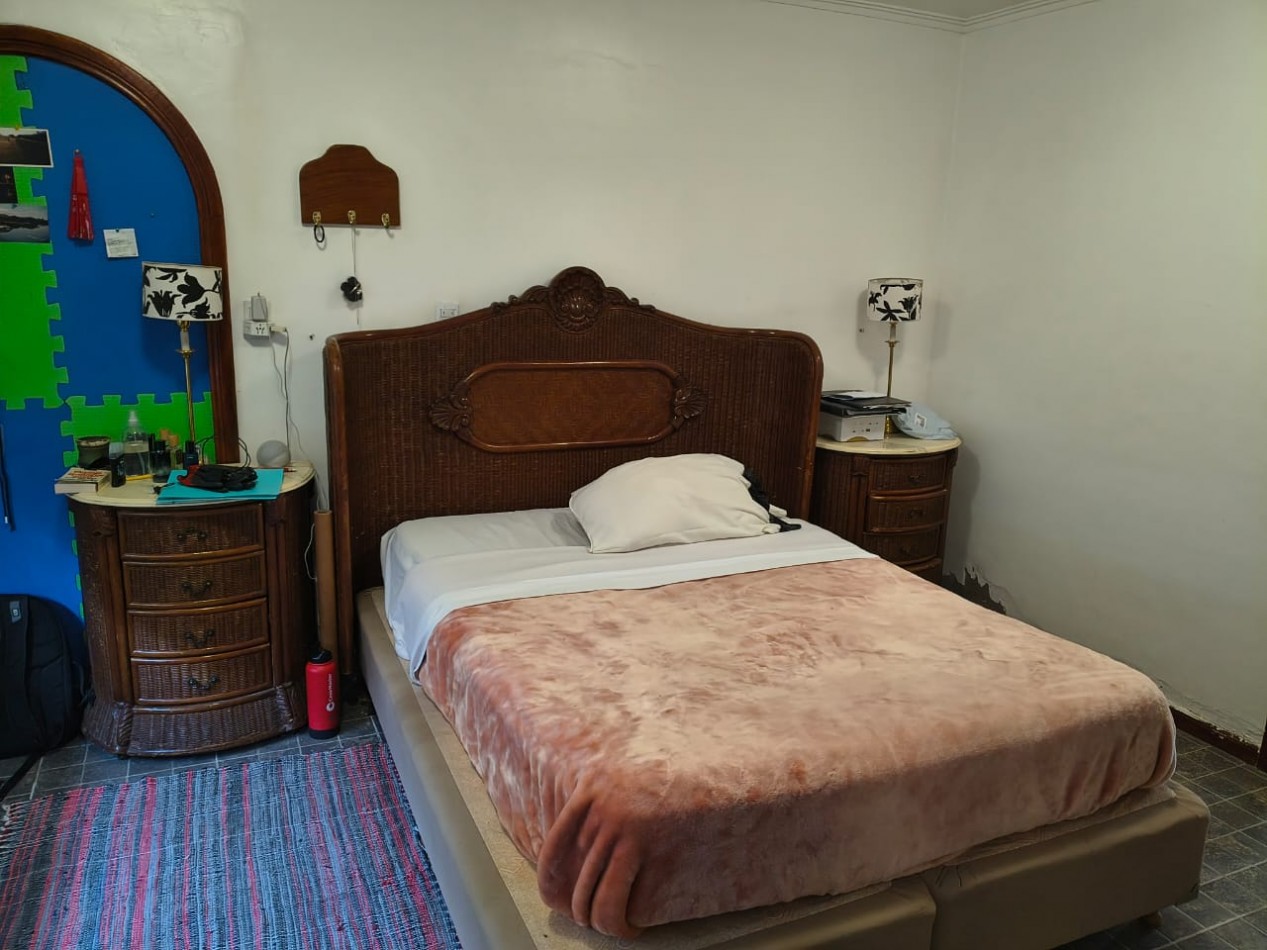 OPORTUNIDAD!!. CASA A LA VENTA 8 AMBIENTES . IDEAL PARA DESARROLLO DE INSTITUCIONES O VIVIENDA FAMILIAR..