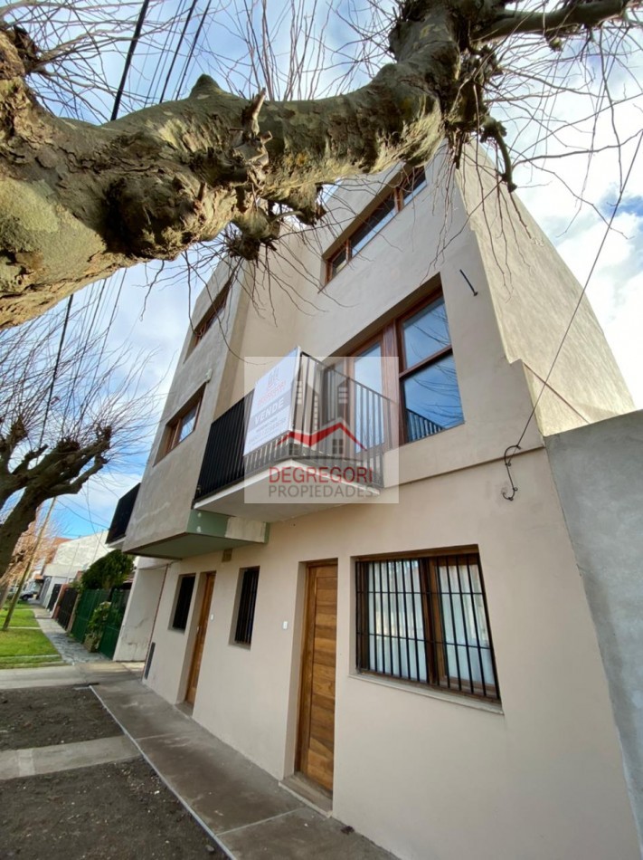 VENTA DEPARTAMENTO 2 AMB. A LA CALLE CON BALCON