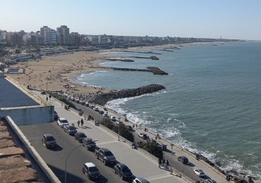 VENTA Departamento tres ambientes de categoria y diseño con vista al mar ,cochera quincho y pileta.